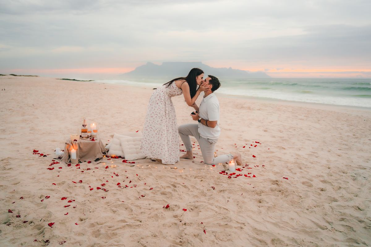 Reece proposing to Jessie-Leigh on the beach